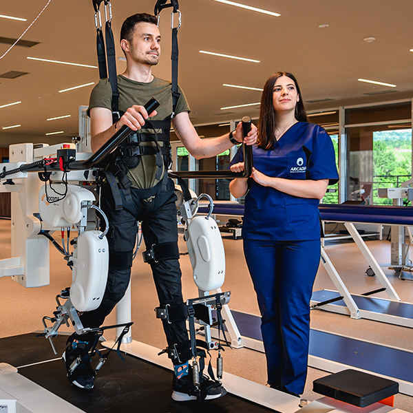 Spitalul de Recuperare Medicală Arcadia: terapia ciclului de mers asistată robotic