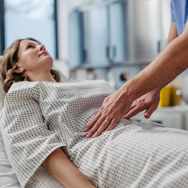 Recuperare medicală cu internare vs. tratament ambulatoriu: avantaje, costuri și eficiență